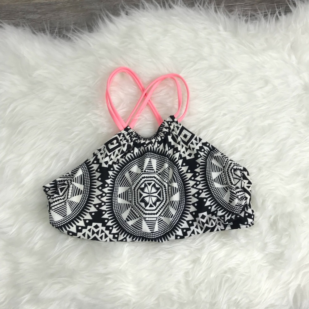 Xhilaration geometric print swim top size L